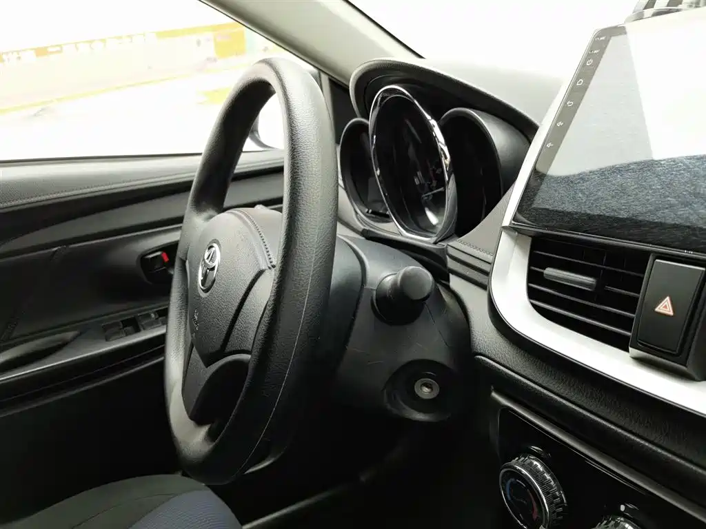 Toyota Yaris L 2018 — фото 22
