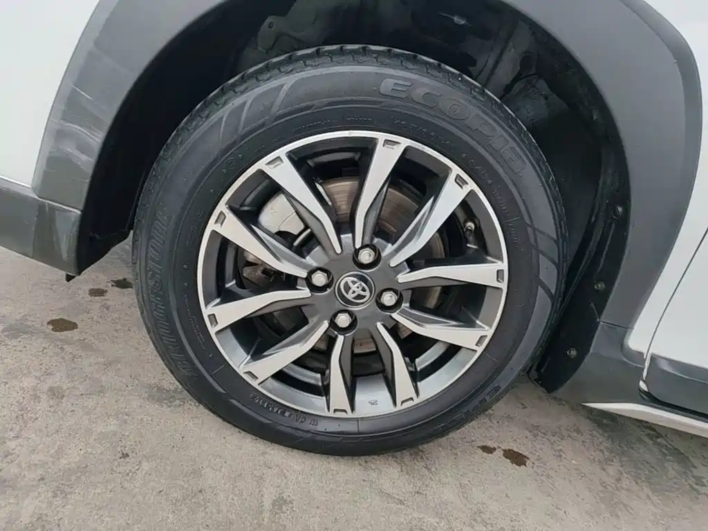 Toyota Yaris L 2020 — фото 25