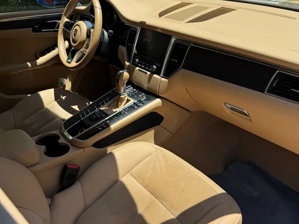 Porsche Macan 2017 — фото 11