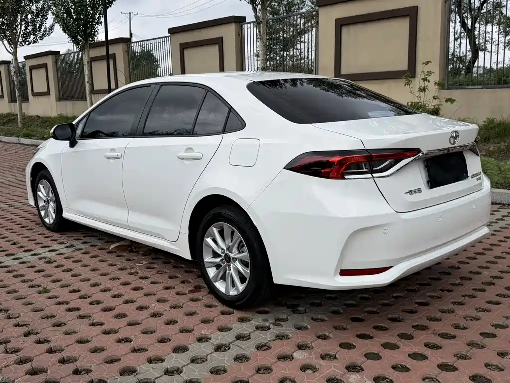 Toyota Corolla 2023 — фото 4