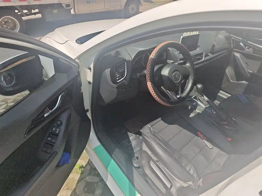 Mazda 3 Axela 2015 — фото 17