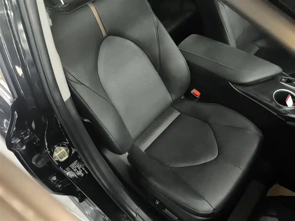 Toyota Camry 2022 — фото 16