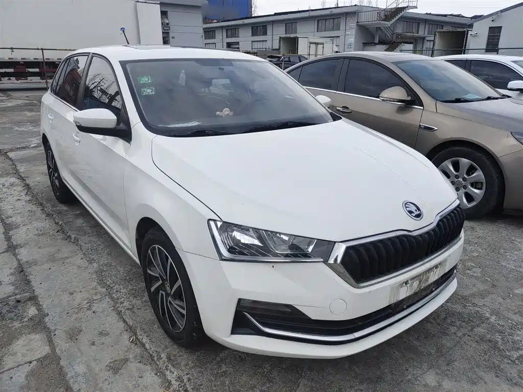 Skoda Rapid Spaceback 2020 — фото 22