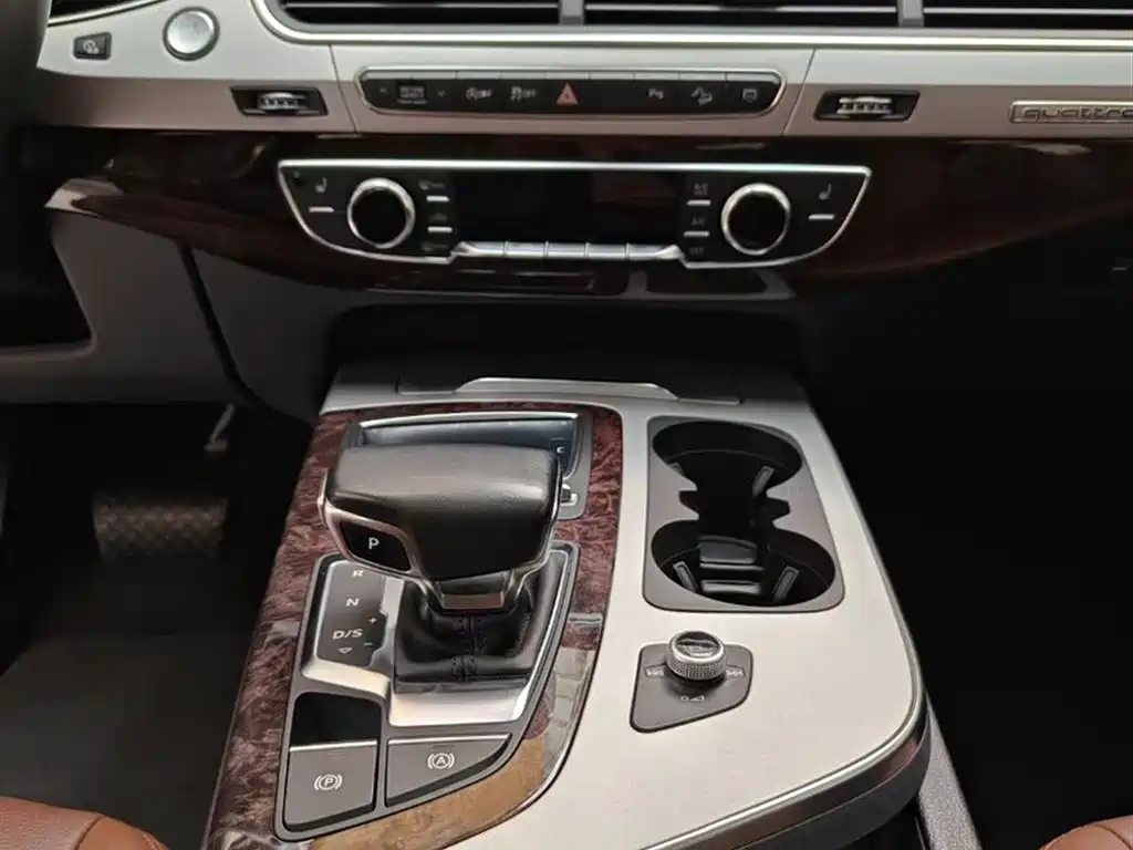Audi Q7 2018 — фото 10
