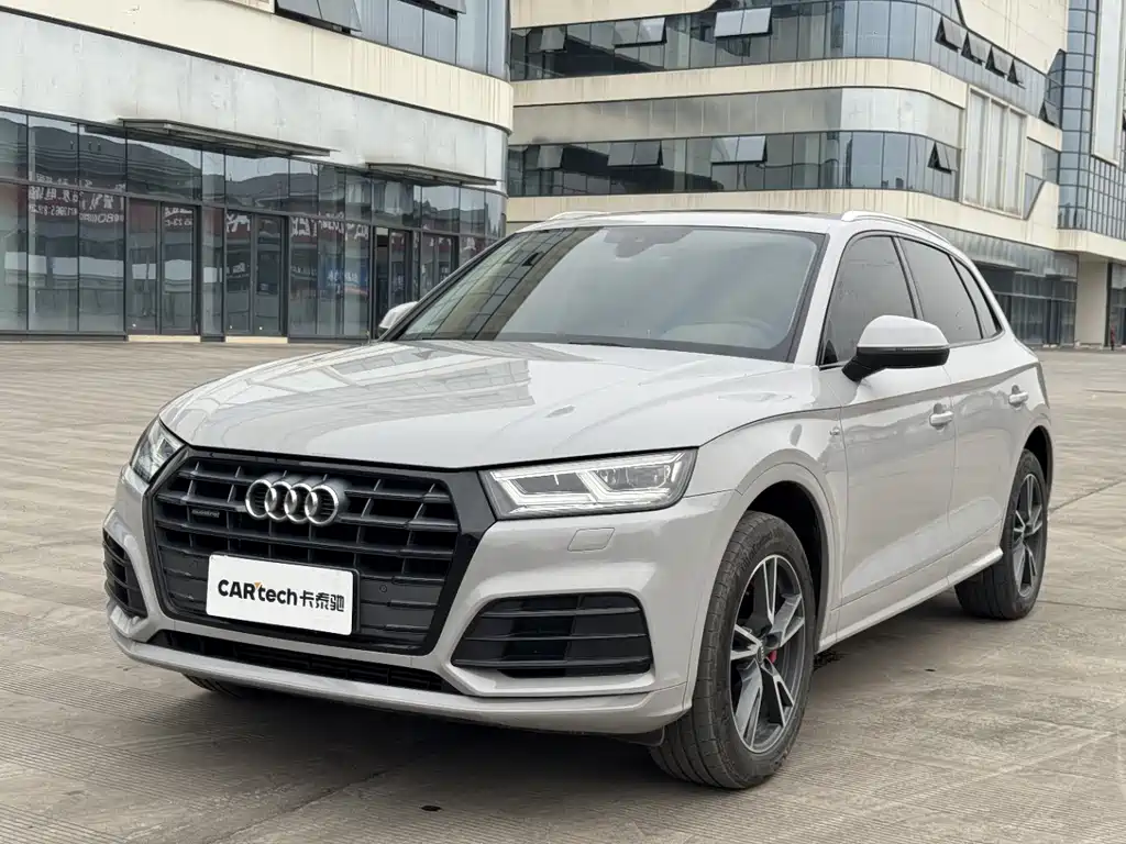 Audi Q5L 2018 — фото 1