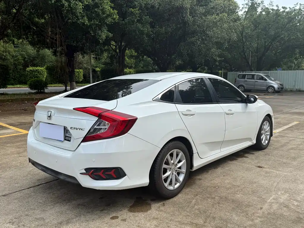 Honda Civic 2018 — фото 9