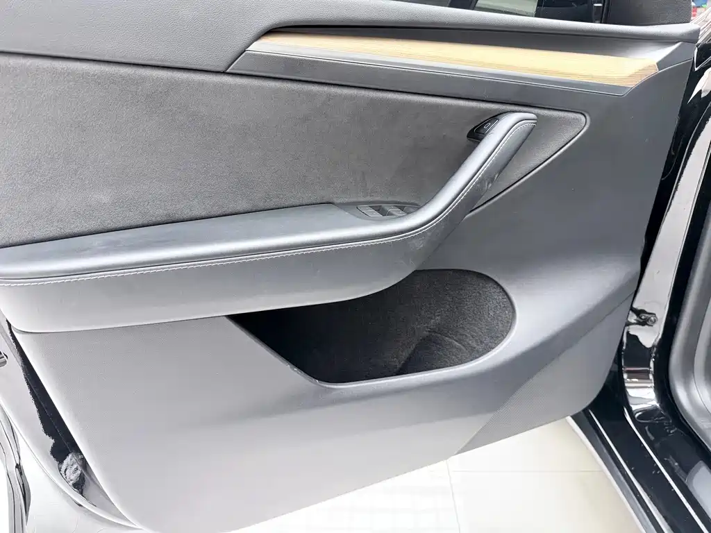 Tesla Model Y 2023 — фото 10