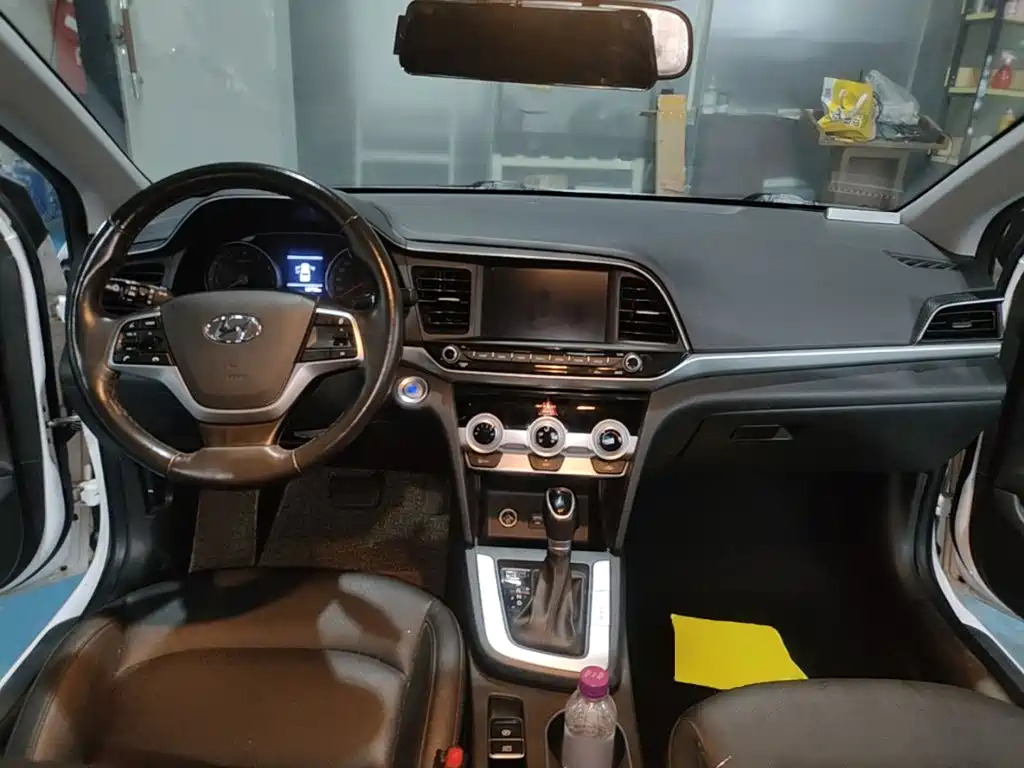 Hyundai Elantra 2019 — фото 10