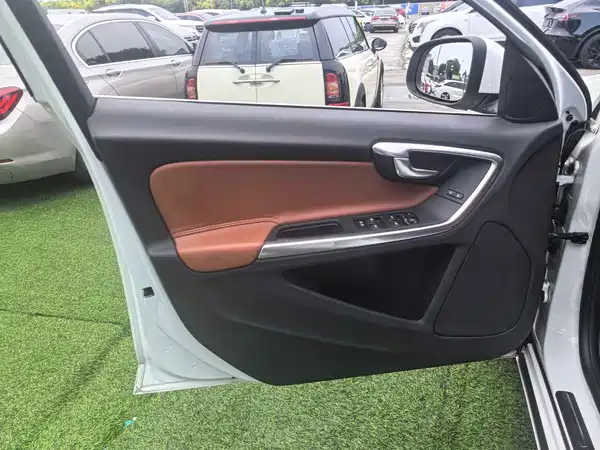 Volvo V60 2014