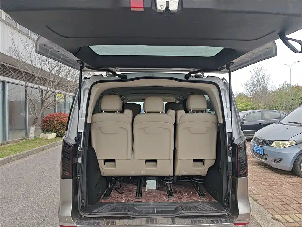 Mercedes-Benz Vito 2022 — фото 19