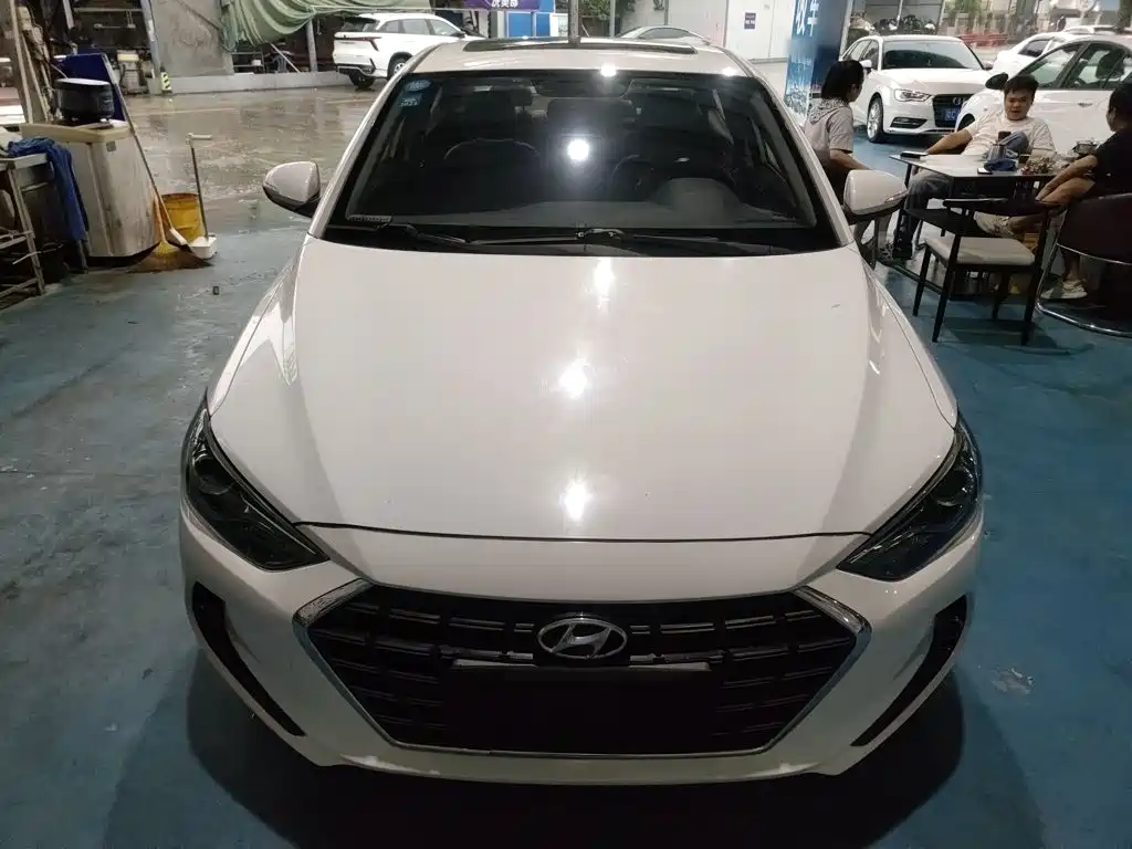 Hyundai Elantra 2019 — фото 3