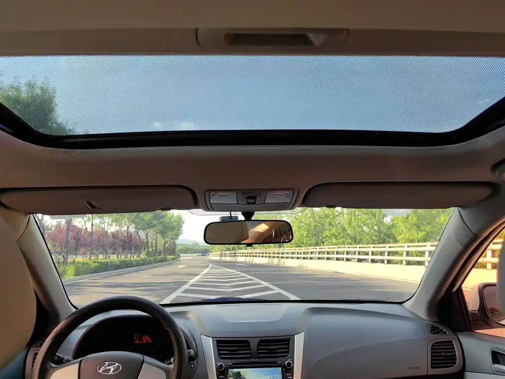 Hyundai Verna 2017 — фото 21