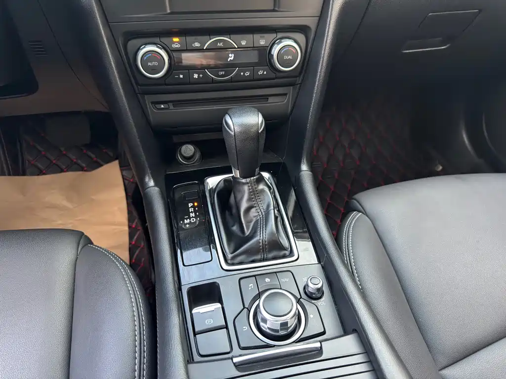 Mazda 3 Axela 2017 — фото 13