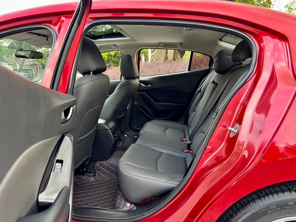 Mazda 3 Axela 2017 — фото 11