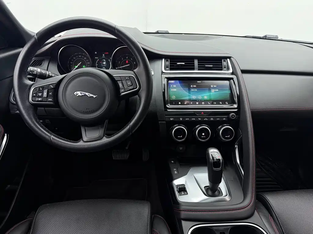 Jaguar E-PACE 2019 — фото 17