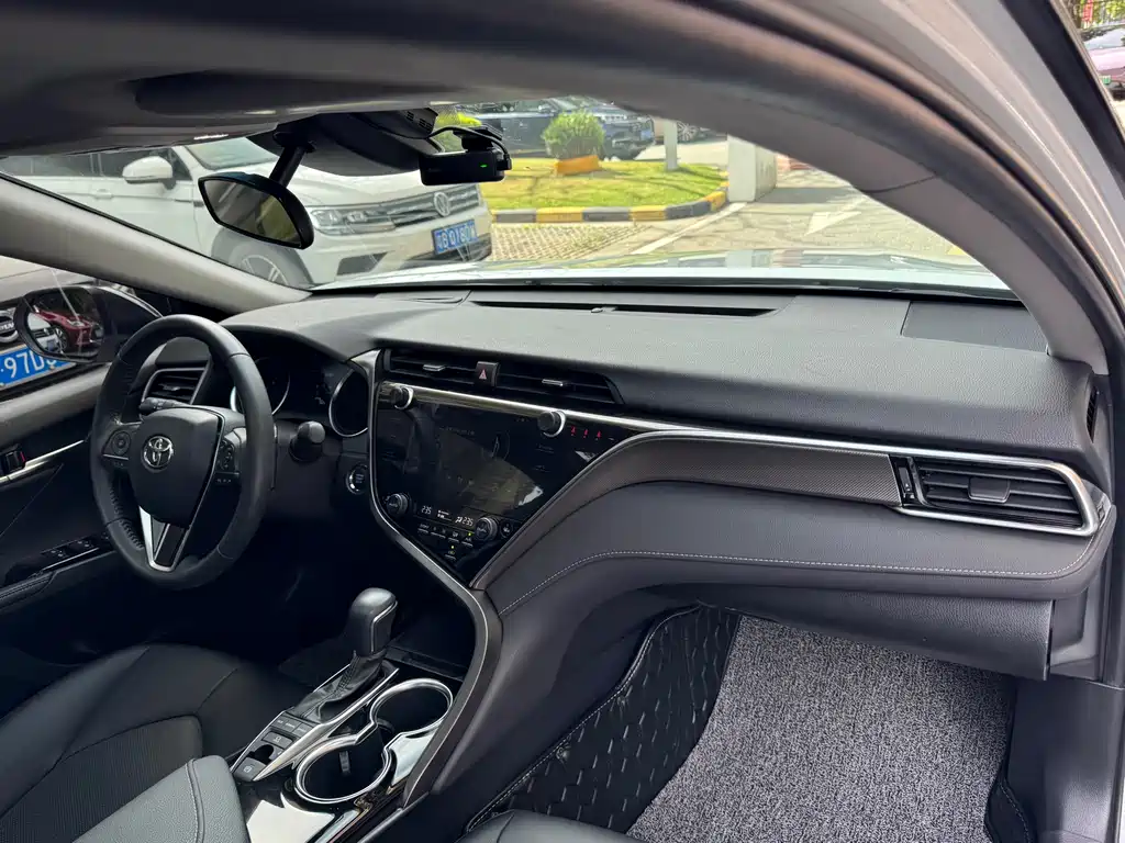 Toyota Camry 2020 — фото 14