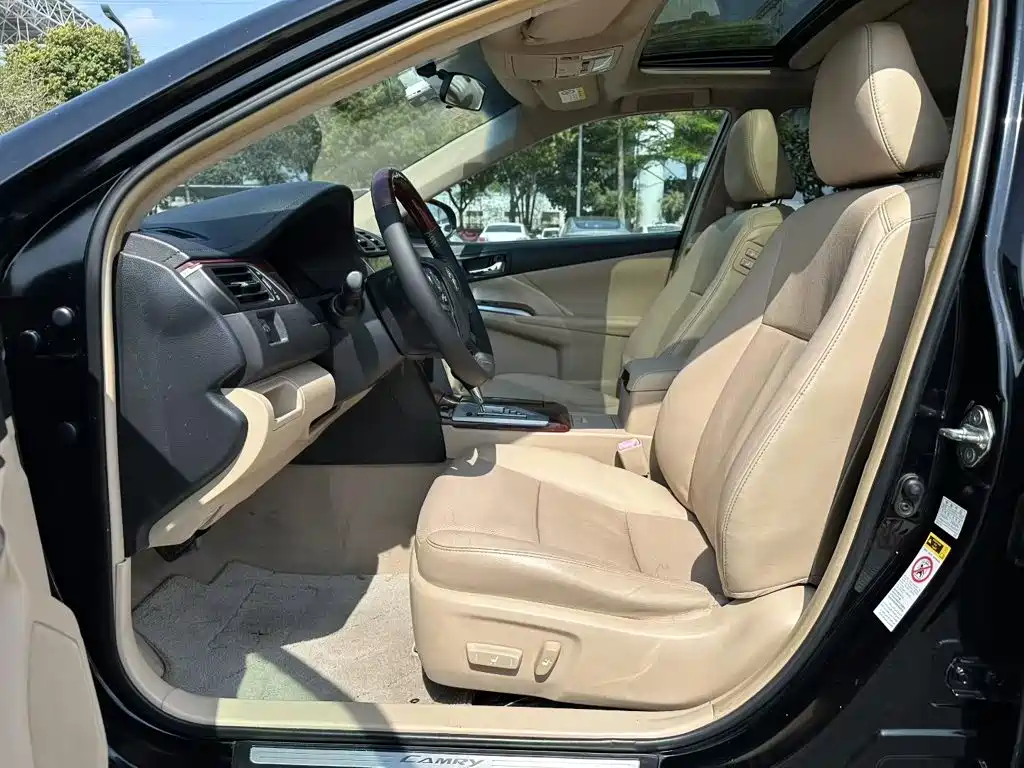 Toyota Camry 2014 — фото 18