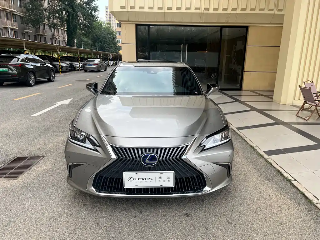 Lexus ES 2020