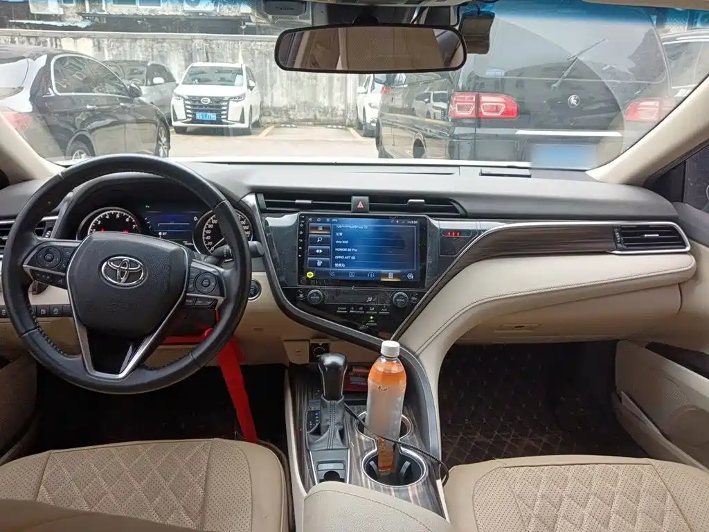 Toyota Camry 2018 — фото 13