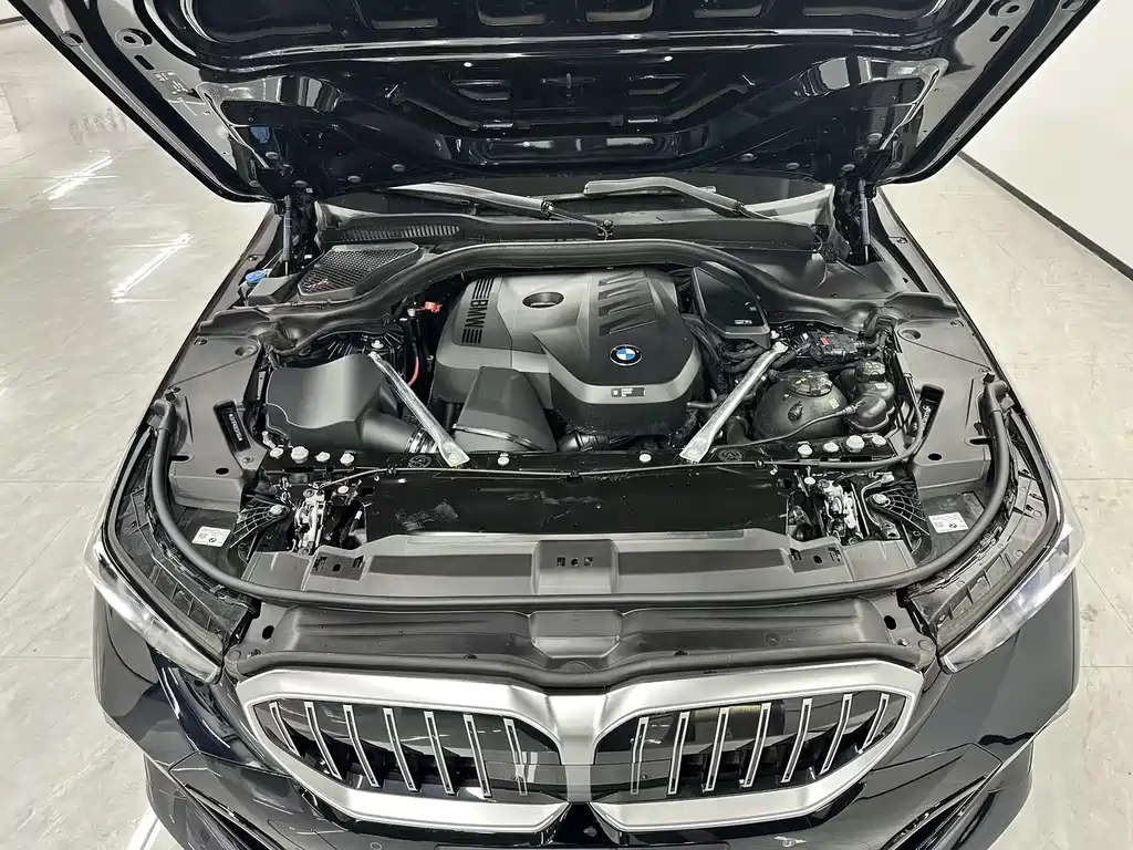 BMW 5 Series 2025 — фото 15