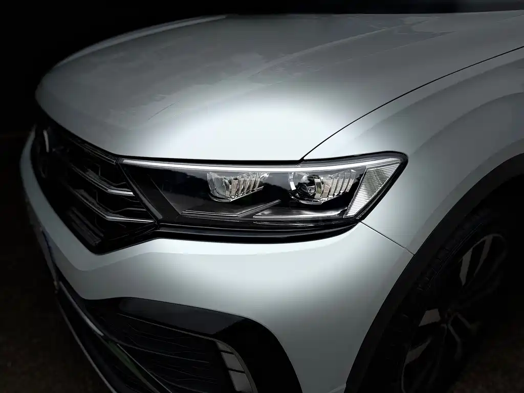 Volkswagen T-Roc 2023 — фото 10