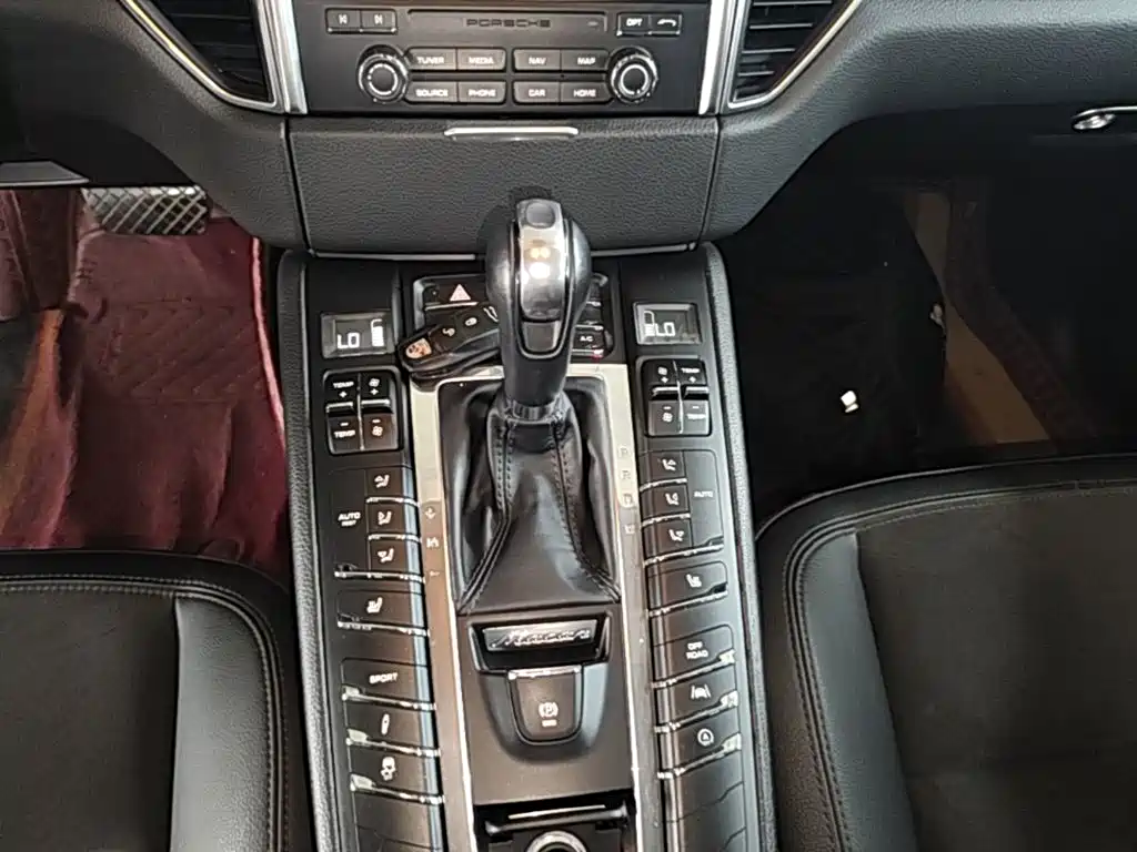 Porsche Macan 2018 — фото 14