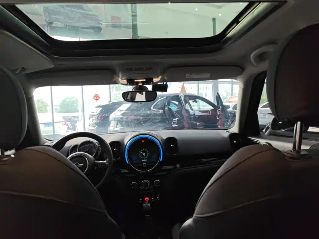 MINI Countryman 2018 — фото 17