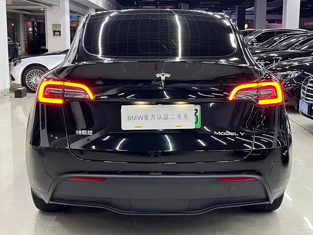 Tesla Model Y 2022 — фото 9