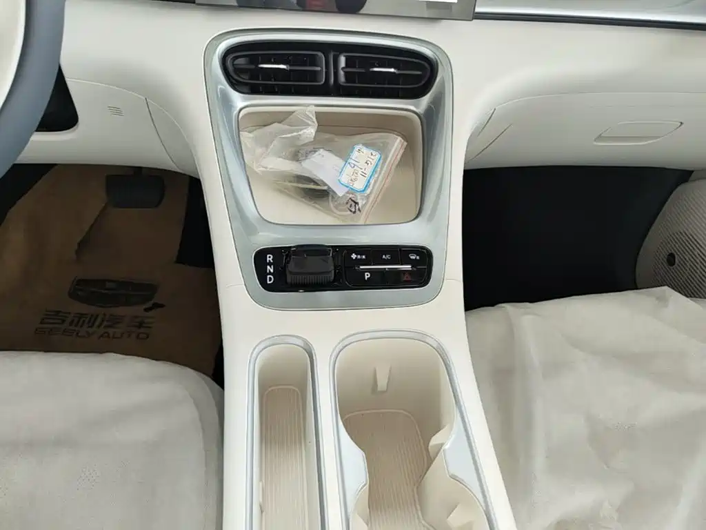 Geely Galaxy Starwish 2026 — фото 14