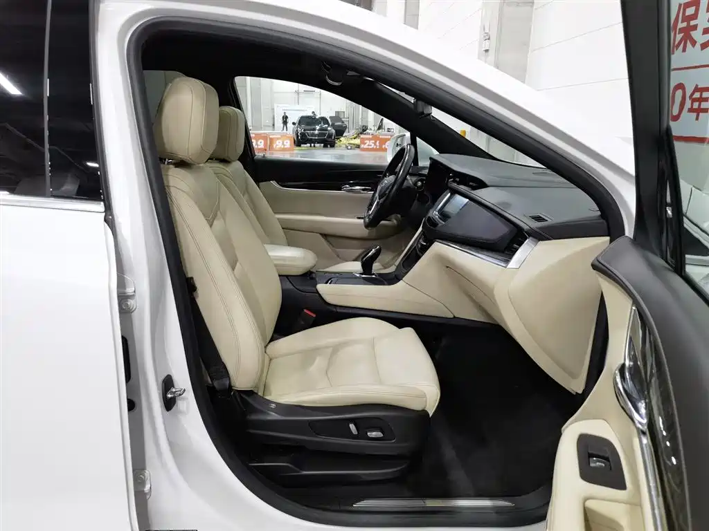 Cadillac XT5 2016 — фото 23