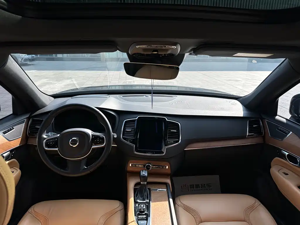 Volvo XC90 2018 — фото 22