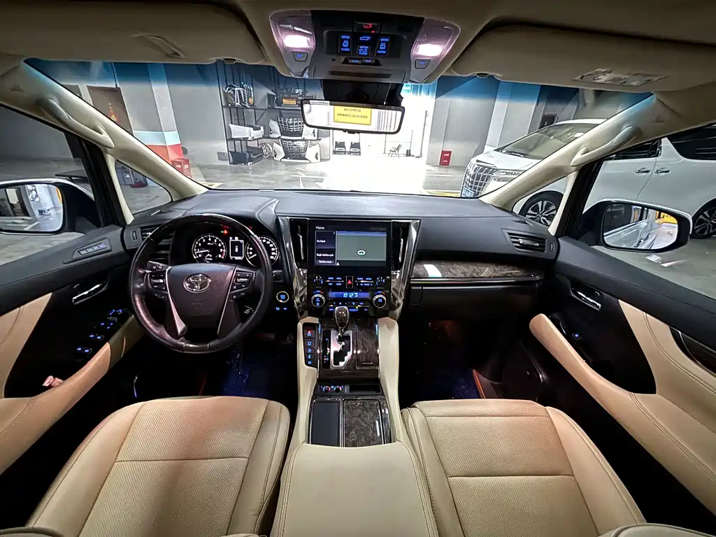 Toyota Alphard 2022 — фото 12