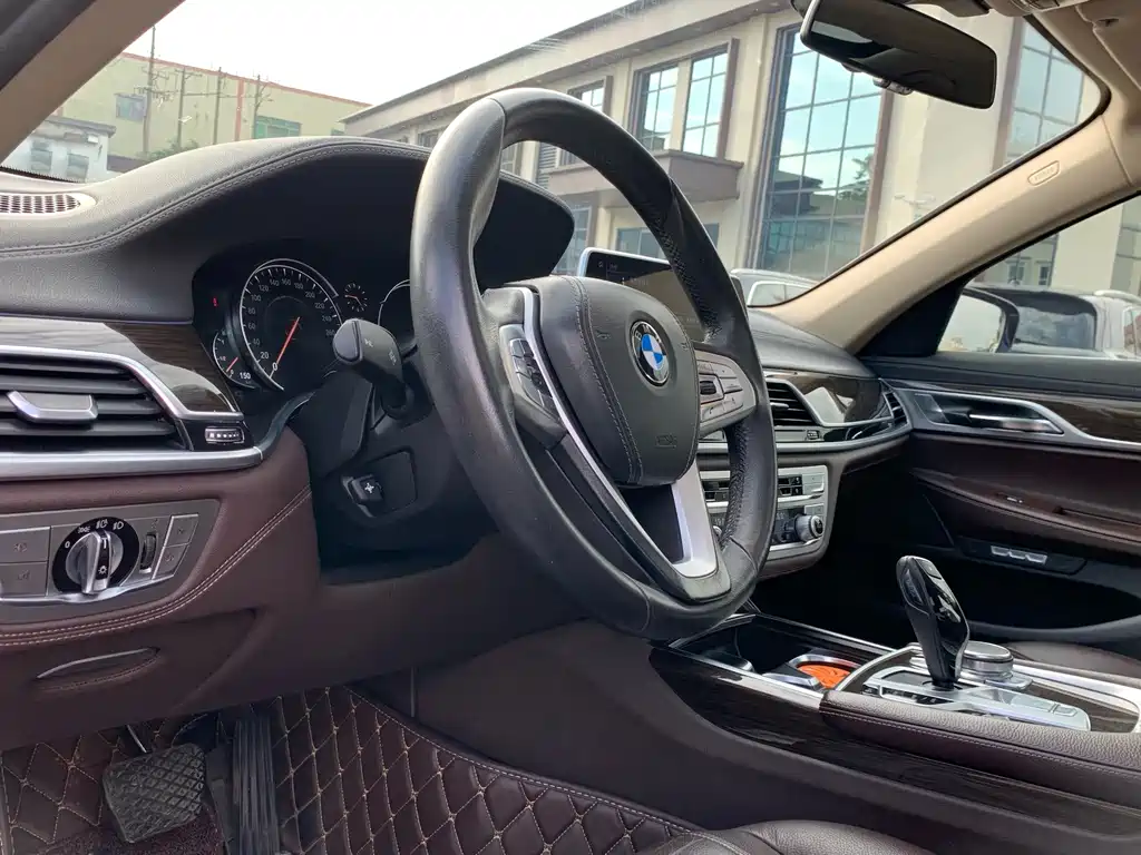 BMW 7 Series 2016 — фото 18