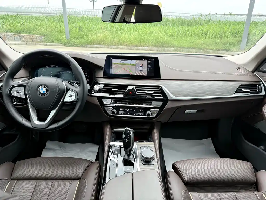 BMW 5 Series 2020 — фото 21