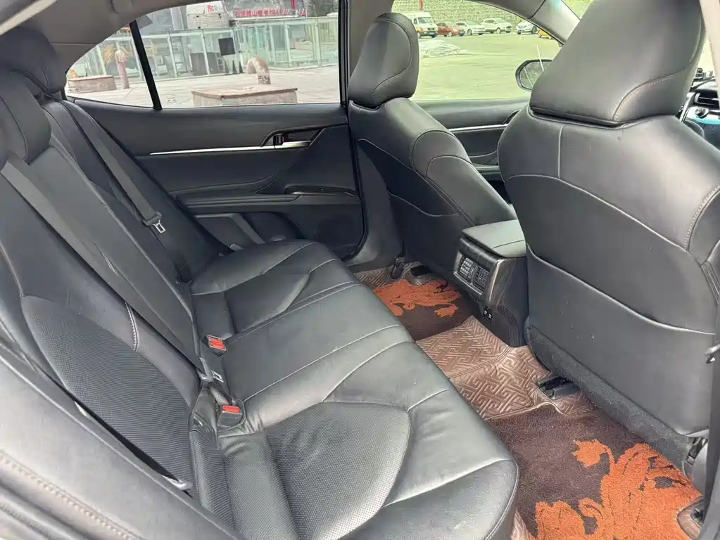 Toyota Camry 2019 — фото 11
