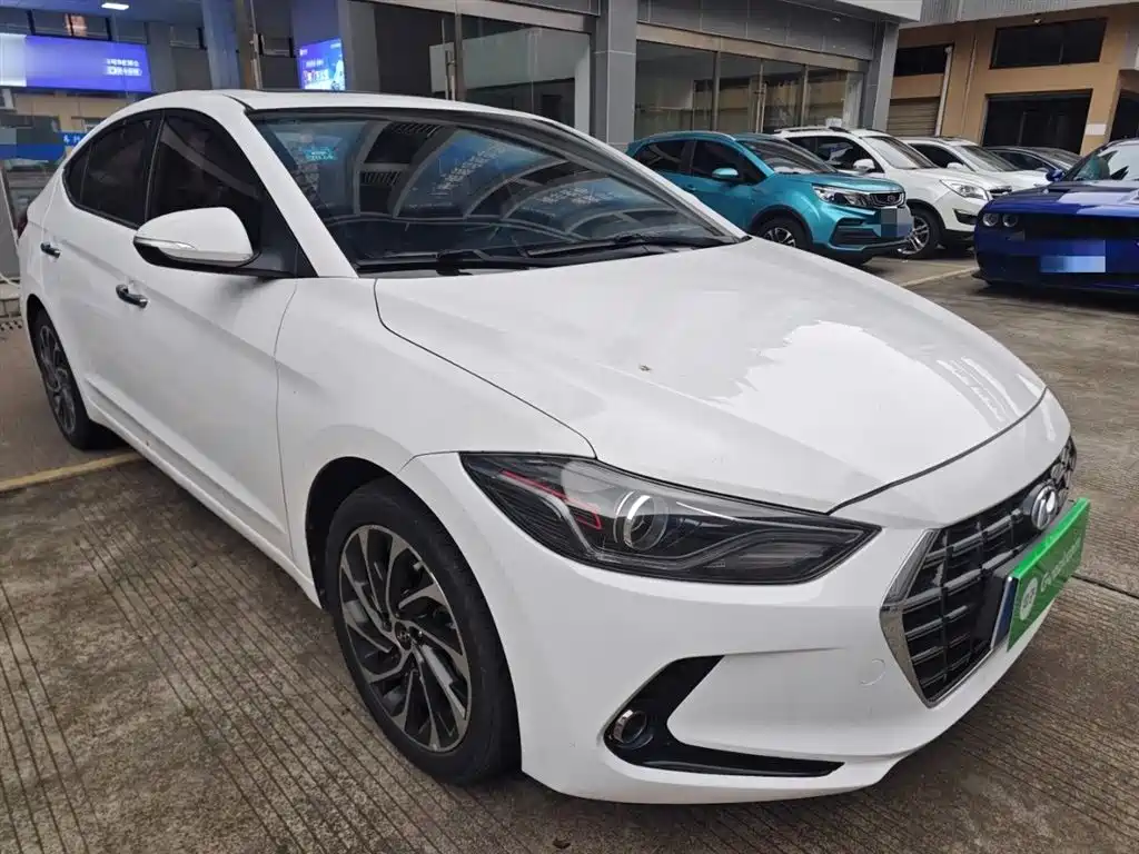 Hyundai Elantra 2020 — фото 4