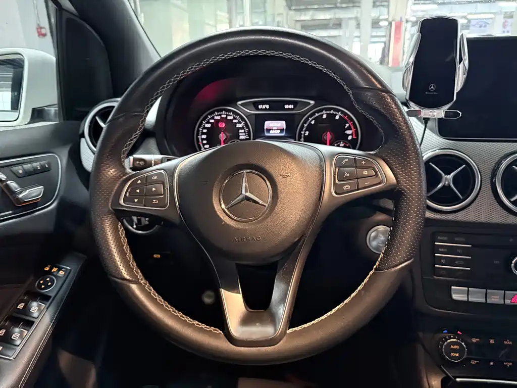 Mercedes-Benz B-Class 2017 — фото 17
