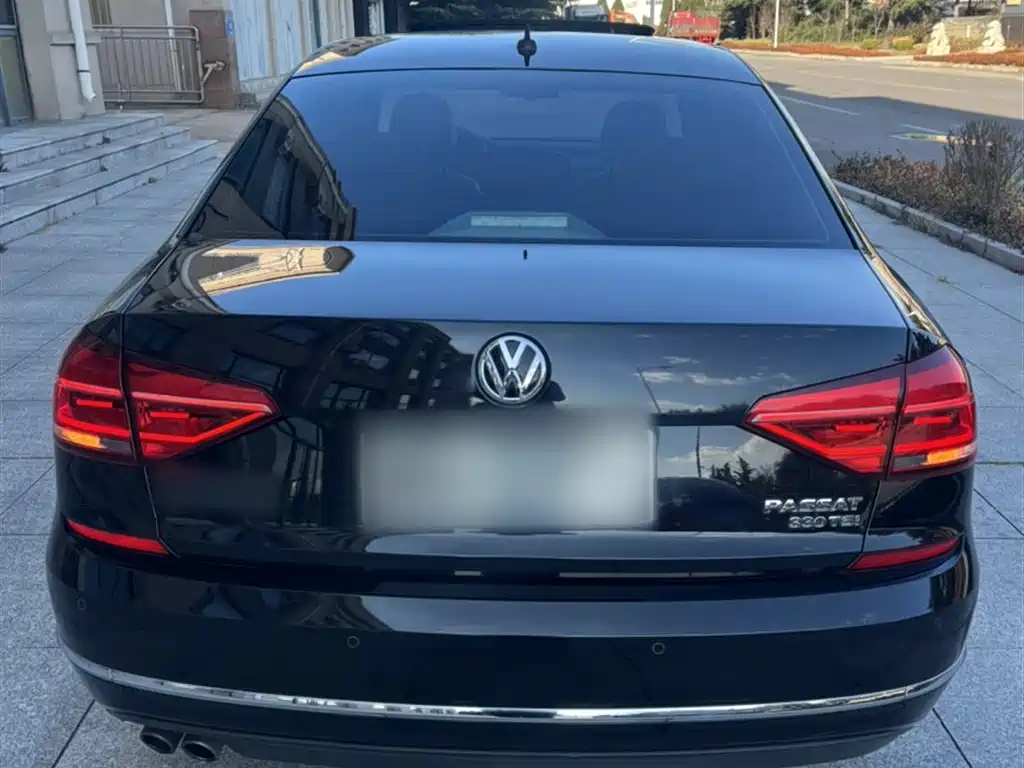 Volkswagen Passat 2017 — фото 14