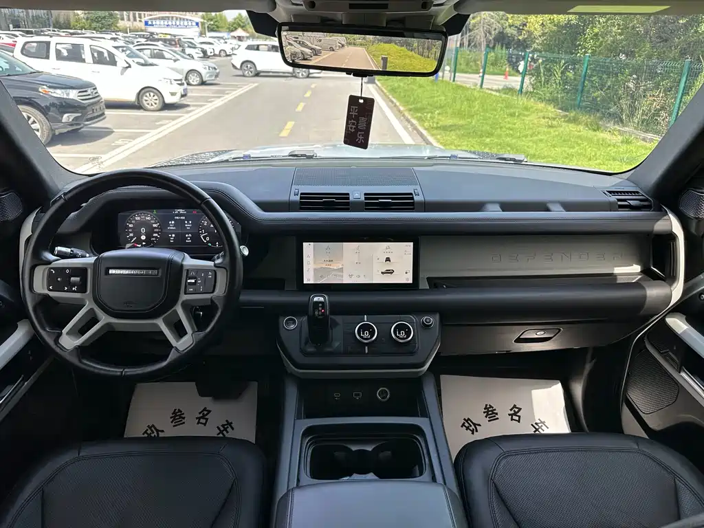 Land Rover Defender 2021 — фото 17