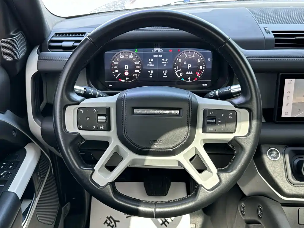Land Rover Defender 2021 — фото 16