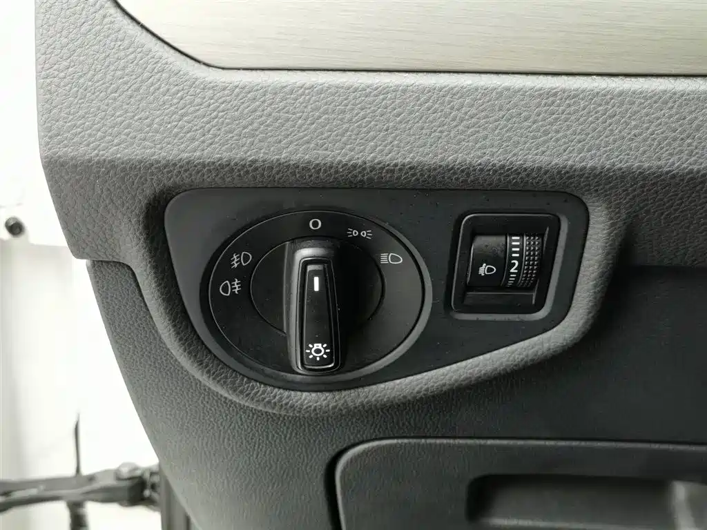 Volkswagen Touran 2019 — фото 21