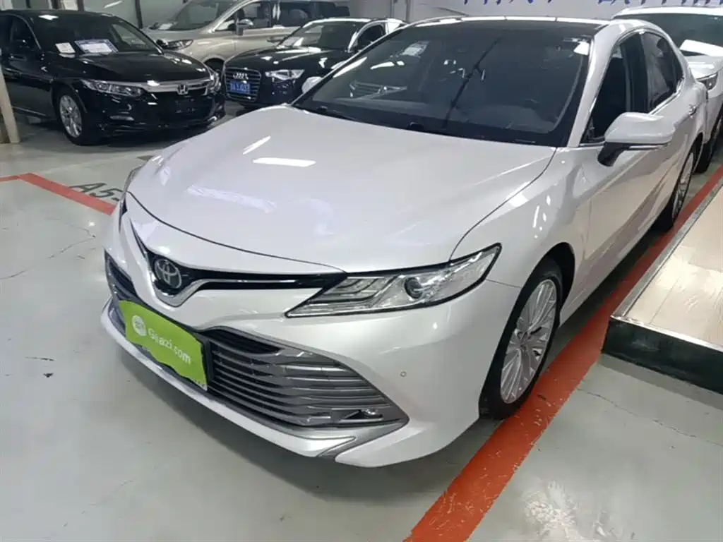 Toyota Camry 2020 — фото 1