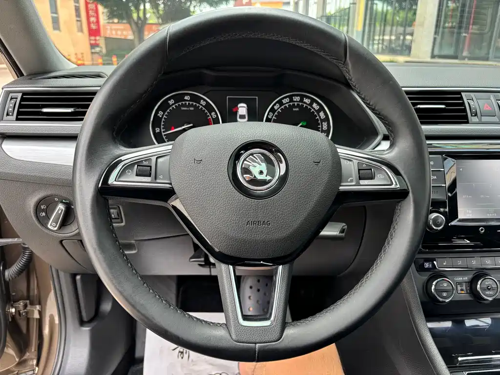 Skoda Superb 2016 — фото 13