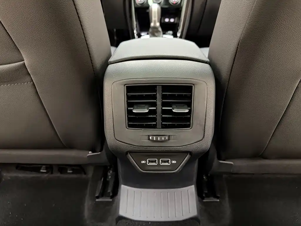 Volkswagen T-Roc 2023 — фото 17