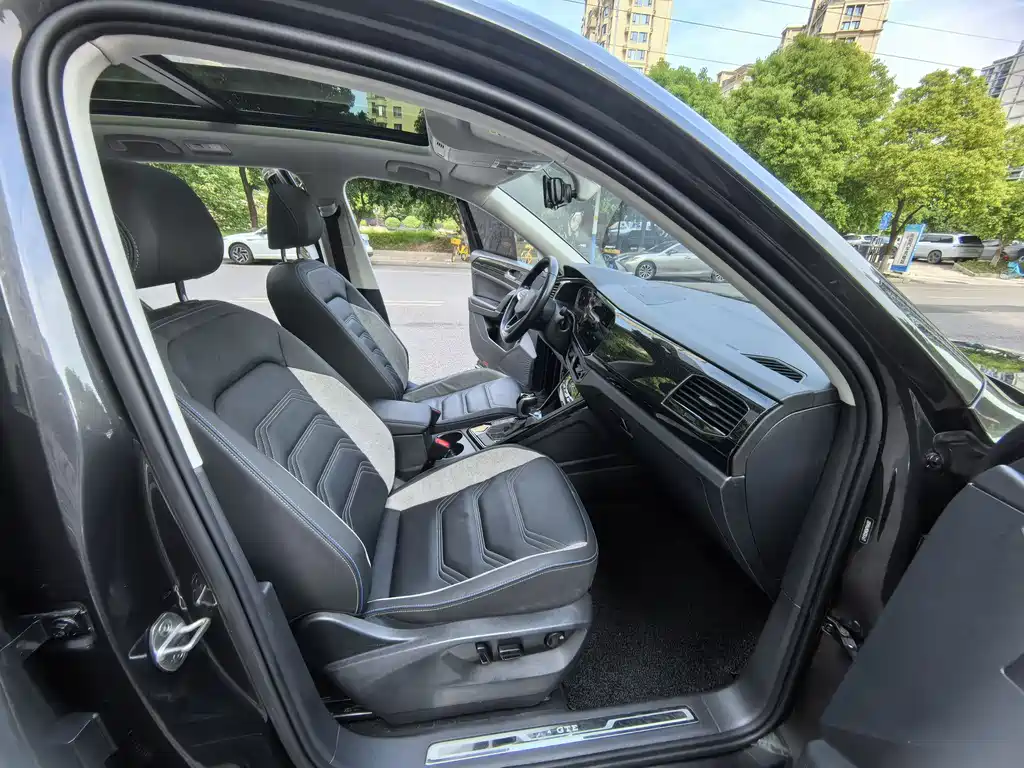 Volkswagen GTE PHEV 2023 — фото 12