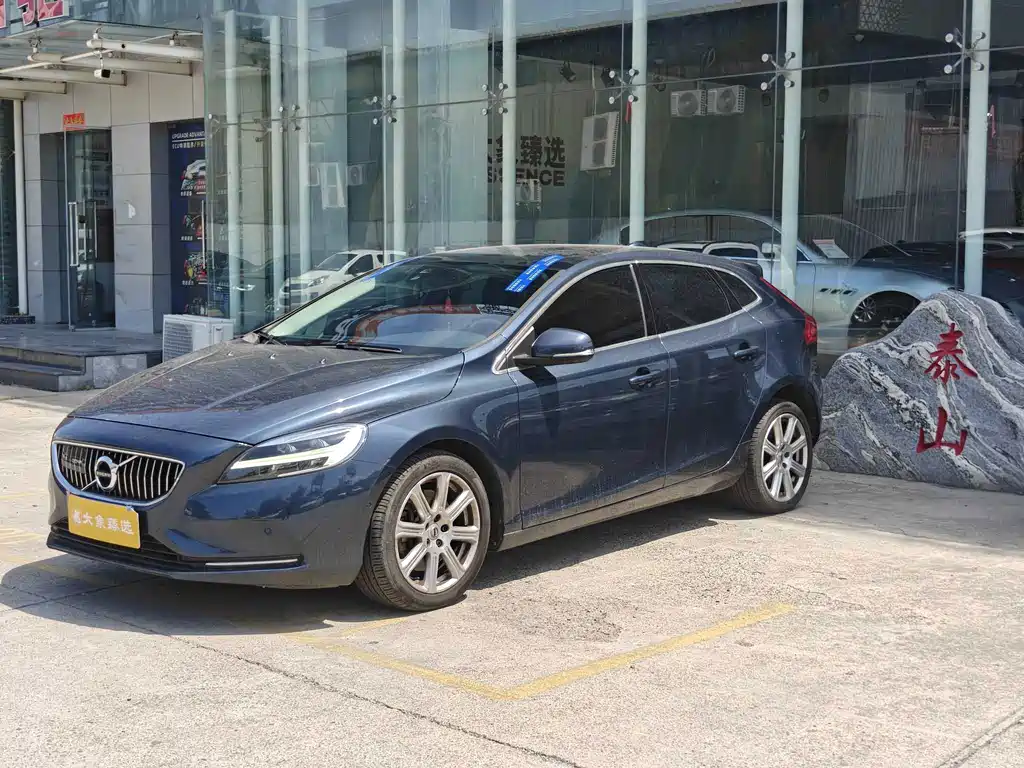 Volvo V40 2017 — фото 1