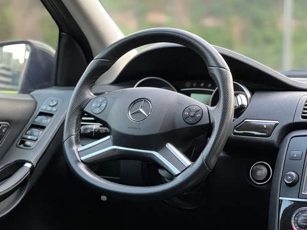 Mercedes-Benz R-Class 2017 — фото 5