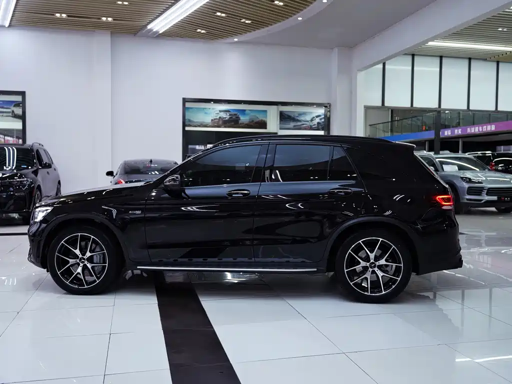 Mercedes-Benz GLC AMG 2023 — фото 3