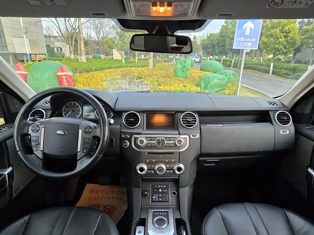 Land Rover Discovery 2015 — фото 11