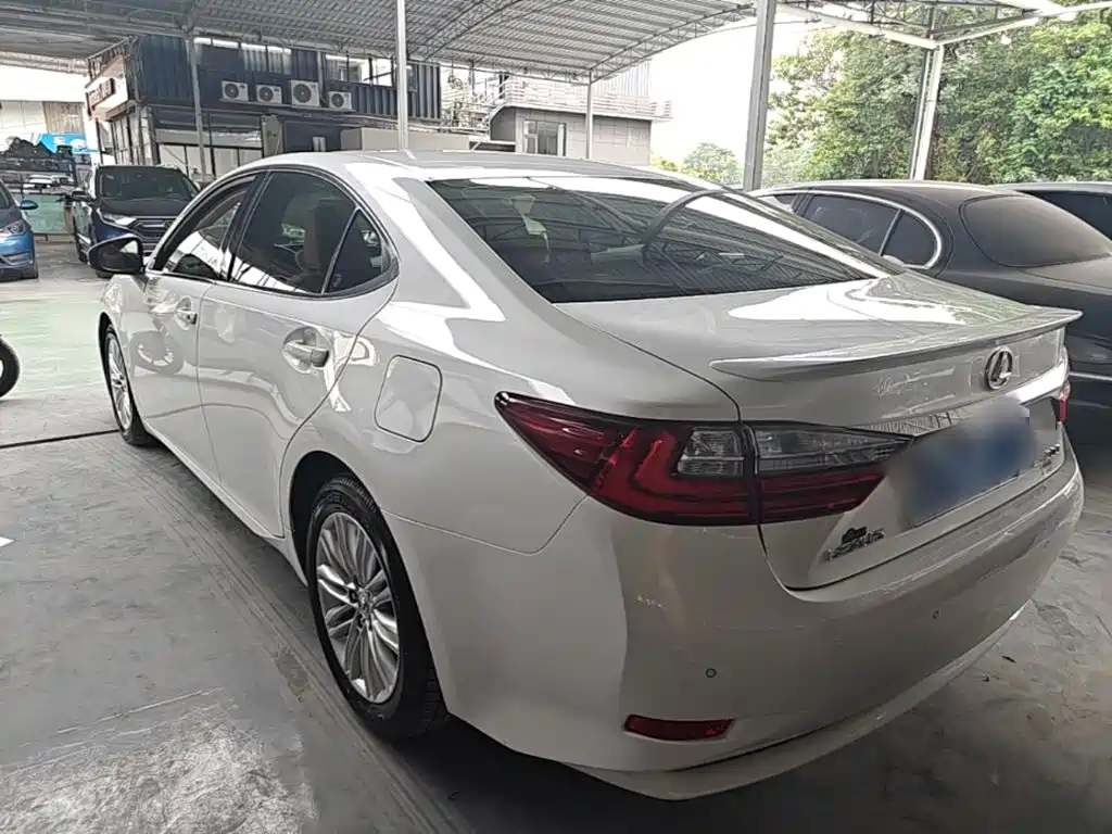 Lexus ES 2018 — фото 5